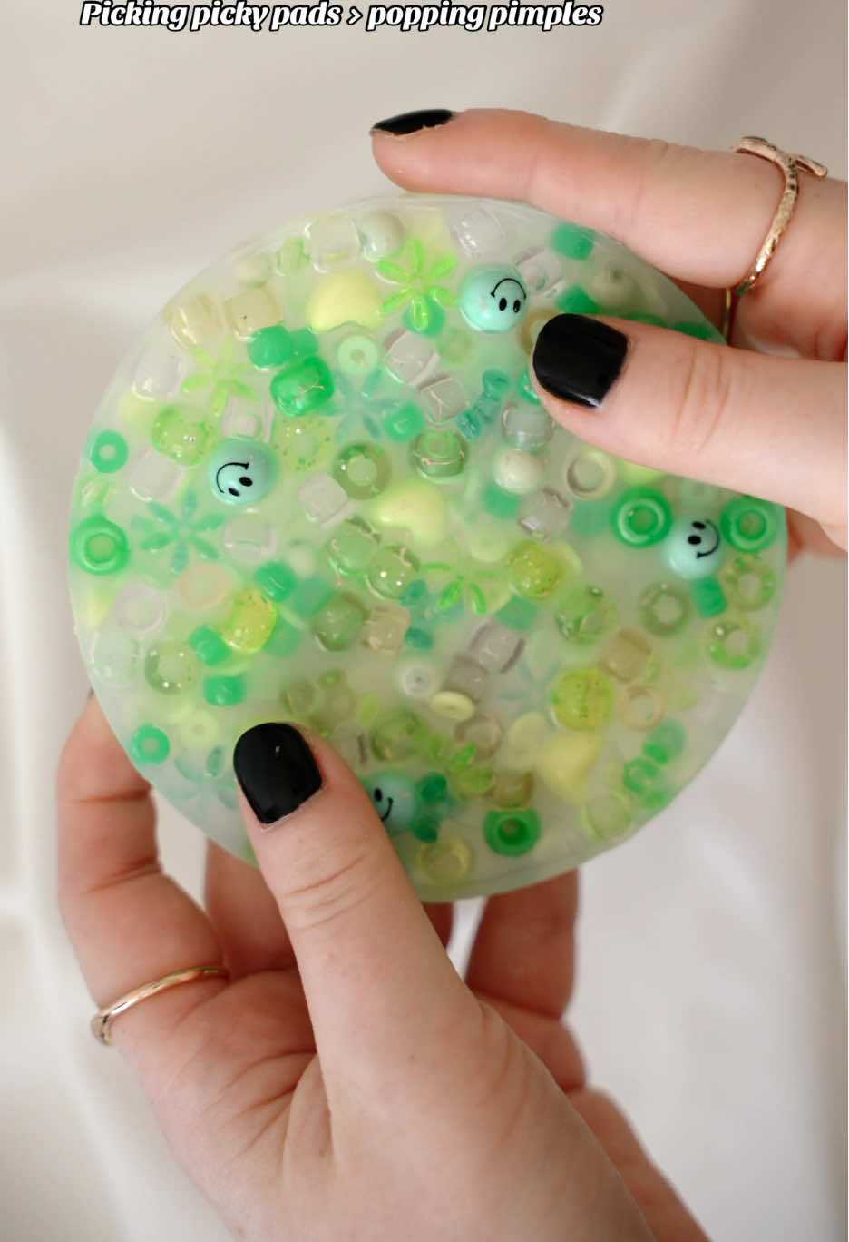 Picking picky pads asmr. #asmrnotalking #satisfying #oddlysatisfying 