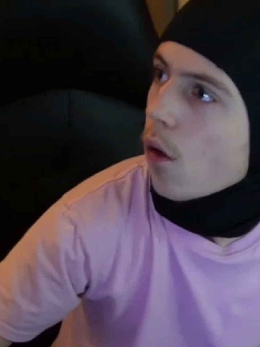 it's not looking good for costakid...🤣🤓 #costakid #funny #ukmemes #streamers 