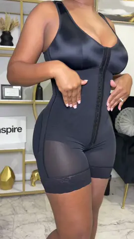 Here is your sign to get some nice body sculpting shapewear to wear daily 🥰 I like this one bc it’s super soft and compresses well!  #shapewear #bodysculpting #bodysculptingshapewear #faja #colombianfaja #fajacolombiana #tummycontrolshapewear #yianna #yiannashapewear  #fajascolombianas #tiktokshop #tryonreview #newyearnewaura #ttslevelup 