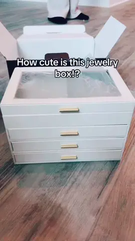 Jewelry Box with lots of space! #jewelrybox #jewelry #jewelryboxes #giftsforher #giftsforteens #tiktokshop #momsover30 #mom #jewelrytiktok #momsofteens 