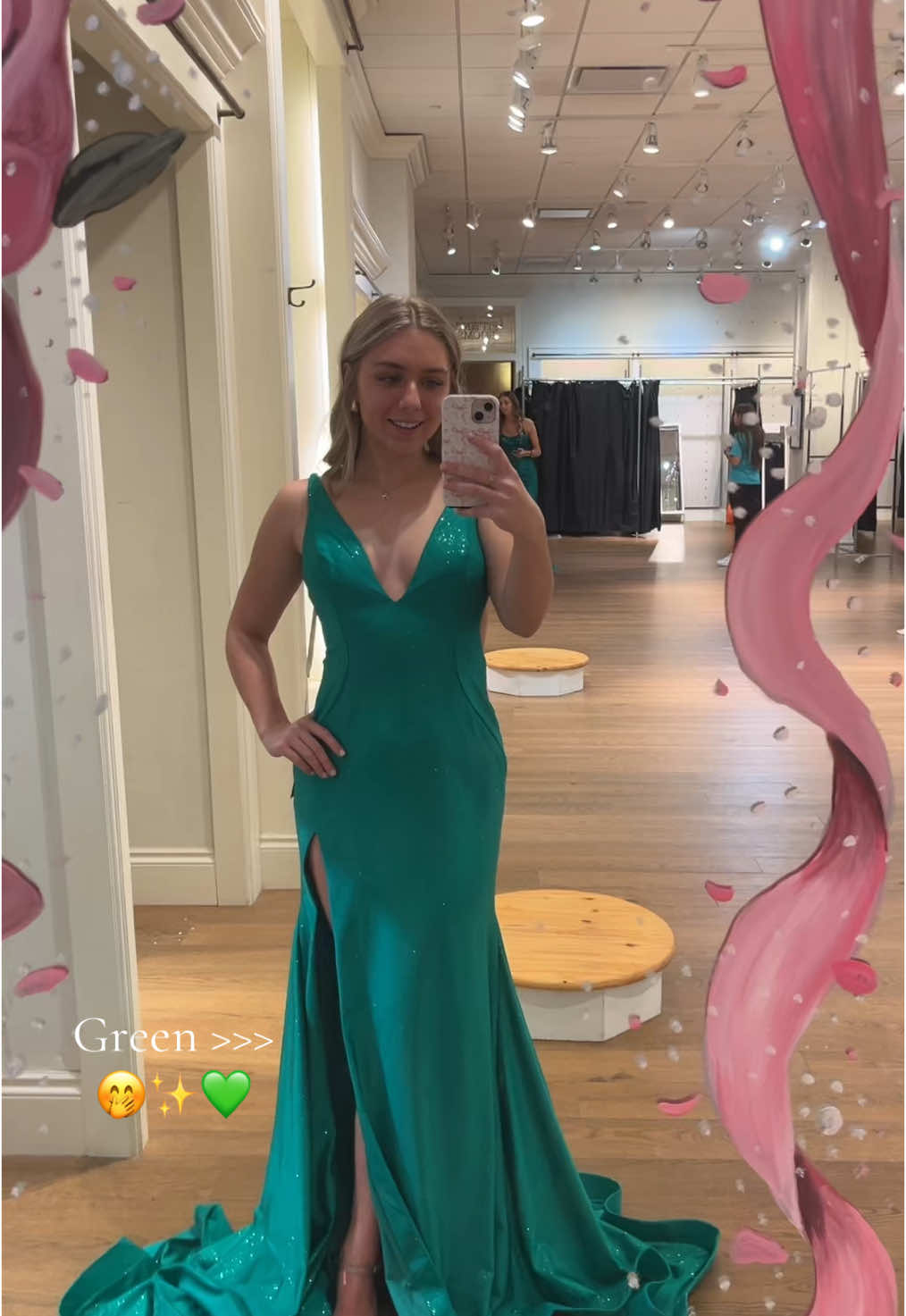 I am actually obsessed with this dress OMG 🌟🌟 @Dream Dress Cedar Rapids #iowaprom #iowapromshop #prom #greendress #promdress 