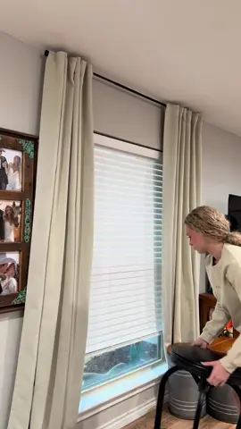 Day 2 and my house still smells like food😭 #cleanwithme #cleanwithmemotivation #CleanTok #cleaningtiktok #homereset #kitchen #help #ineedadvice #homereset #resetroutine #resetwithme #cleanhome #dayinmylife #dayinthelife #Vlog #cleaningvlog #newyearnewme #newyearresolution #nightroutine #nightshift #closingshiftcleaning 