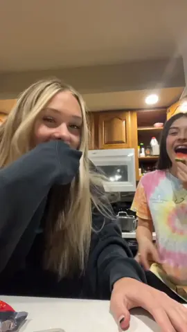 #greenscreenvideo #loveyou #bff #werecute #cantgetenough #youloveus @𝒞𝒶𝓂𝒾 🦢🏹 