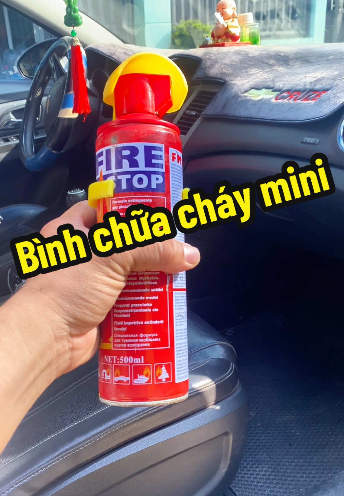 Bình chữa cháy mini bọt Foam 500ml-1000ml bình chữa cháy cho xe ô tô nhà bếp ... Thể tích 500ml-1000ml , gọn nhẹ tiện lợi. Dễ dàng sử dụng cho nhiều trường hợp.  Bình chữa cháy mini bọt Foam có nhiều dung tích 500ml-1000ml ... #xeoto #xemay #chuachay #cuuhoa #nhabep #noitro #antoan 