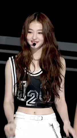 MEOVV Ella Fancam 4k Quality || [ comment “used” if you used it ! ] || #fancam #kpopfc #fypシ #fypシ゚viral #kpopers #rarefancam #w0nycams #meovvella #meovv 