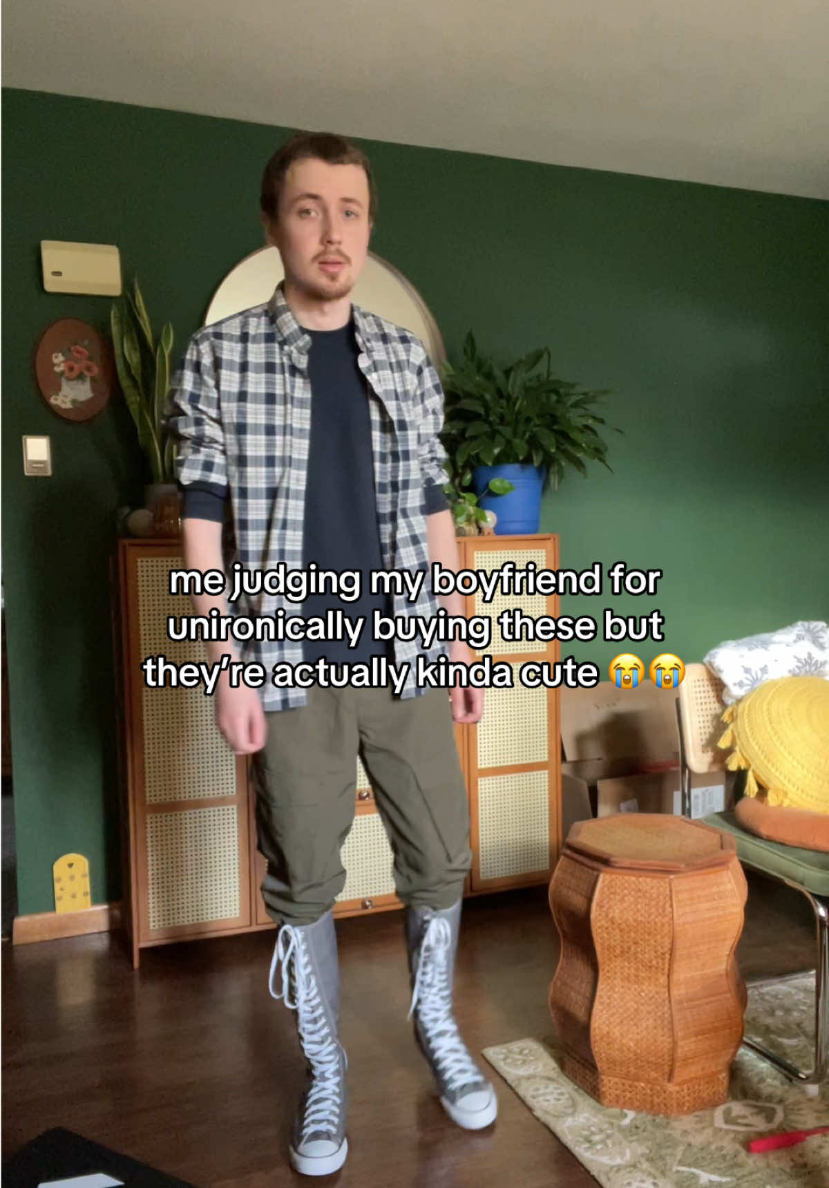 knee high converse giving me the disney knees😍🥴