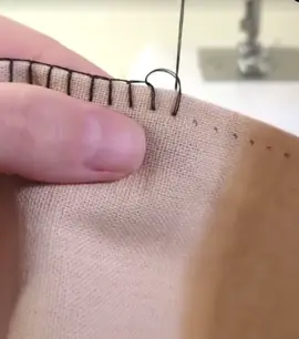How to achieve double-sided decorative effect with hand-sewn hems.🧵🌱#sewingtips #stitch #sewingtiktok #patchworkbag #handsewn #handmadework #diyfashion #sewingtutorial #stitchlover #diybag #diyproject #sewingproject #overlockersewing 