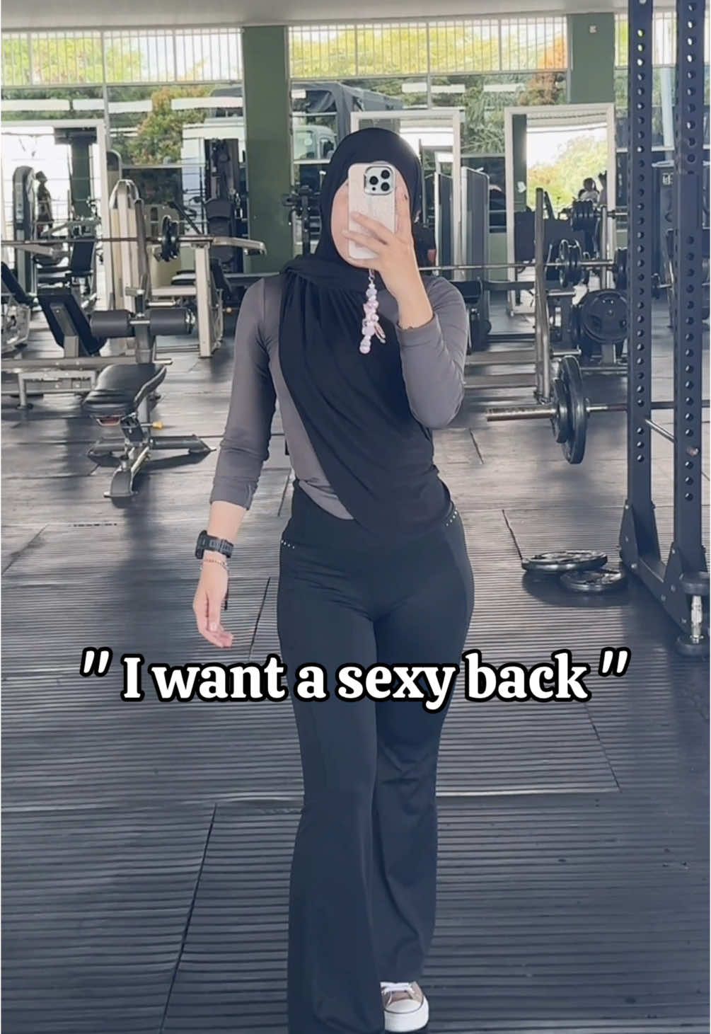Build the hourglass figure ⌛️ #GymLife #fitnessgirl #GymTok #gymrat #jayapura #fitnessmotivation 