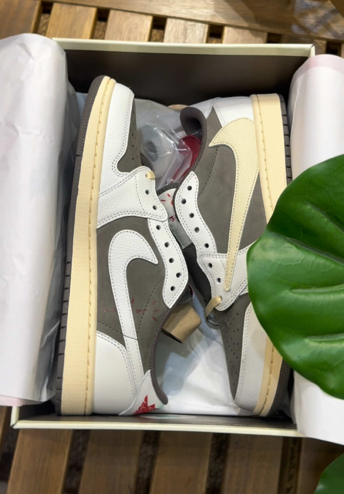 JORDAN 1 LOW TRAVIS SCOTT REVERSE MOCHA #shoepeeps #reversemocha @Shoepeeps @shoepeeps @Shoepeeps 