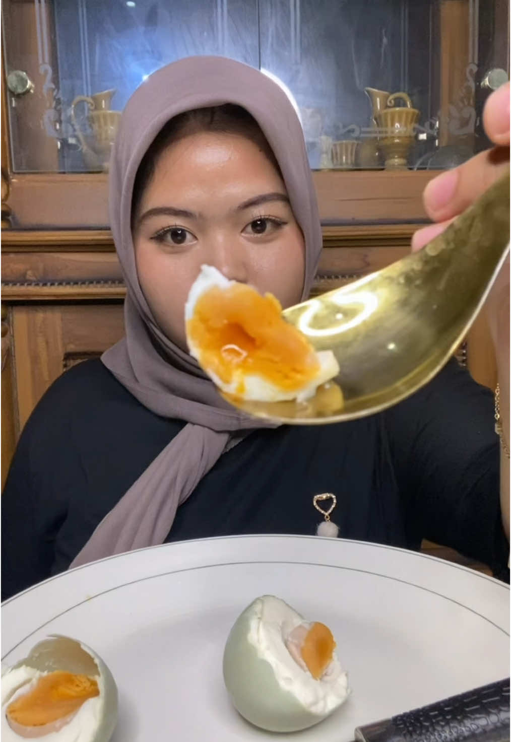 Mukbang Telor Asin Viral! #Mukbang #viral #telorasin #tiktok #makan #eat #food #Foodie #fyp #fypviralシ 