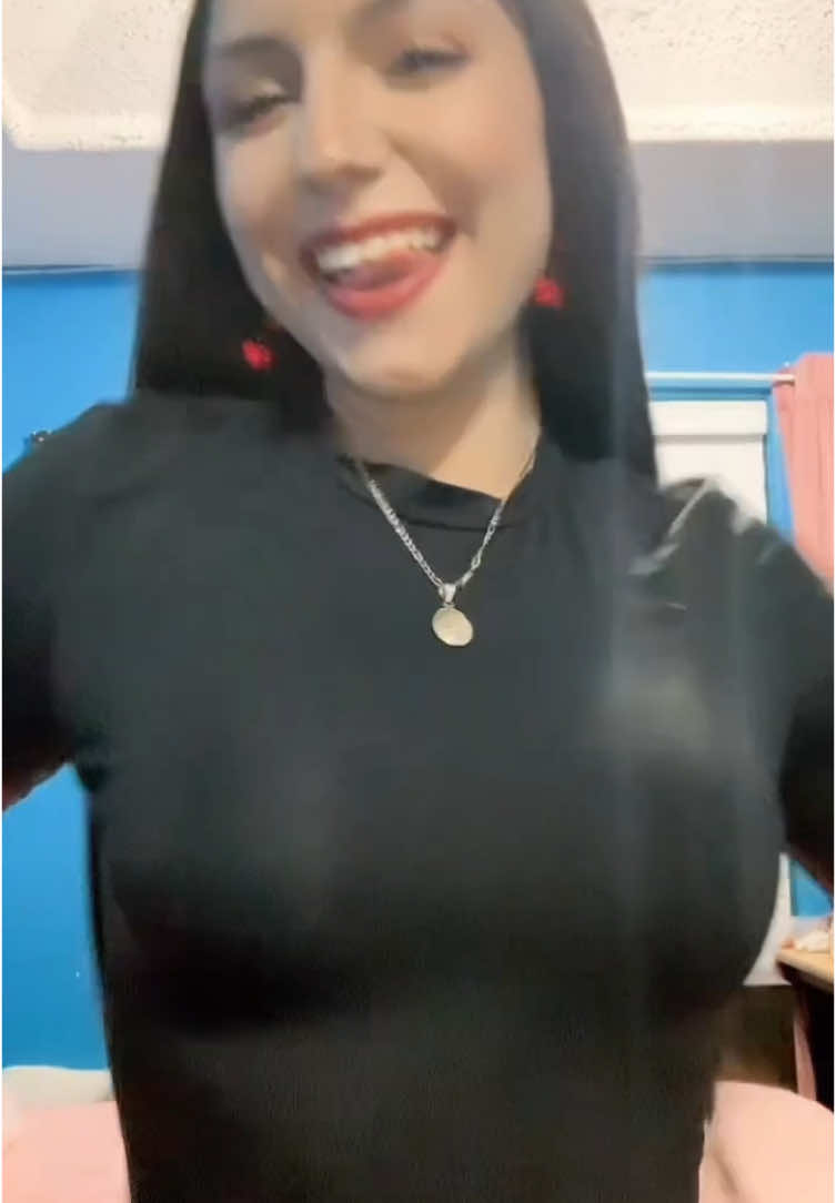 y que ni se le ocurra reclamarme cuando enseño el ombligo xk eso sii nadie me lo impide jiji 💋