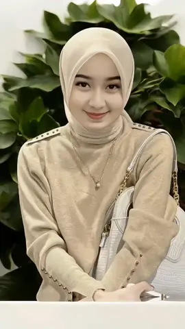 Aku tak mengerti mengapa kau sampai hati. Bantu Follow 🥹  #liriklagu  #soundviral  #cewekcantik  #manis   #berhijab  #fyppppppppppppppppppppppp 