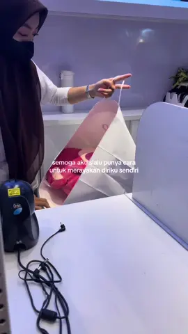 krna aku gperna dirayakan, semoga rejekiku dipermudah biar bisa merayakan diri sendiri tanpa merepotkan siapapun