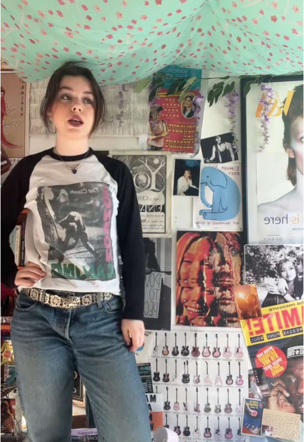 bikini killllllllllllll #OOTD #riotgrrrl #punk #feminist #theclash #londoncalling #kathleenhanna #rebelgirl #joanjett #bedroom #bowie #blueeyeshadow #carnival #fyp 