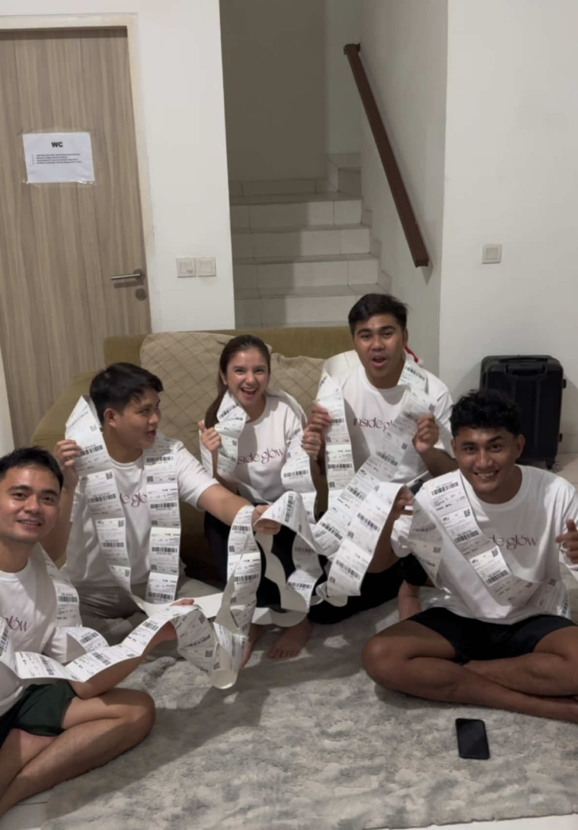 THANKYOU SO MUCH 😭 Makasih udah percaya dan mau jadiin @Inside Glow by Valen Rewah sebagai teman kalian!  SEE YOU DI LIVE SELANJUTNYA🔥