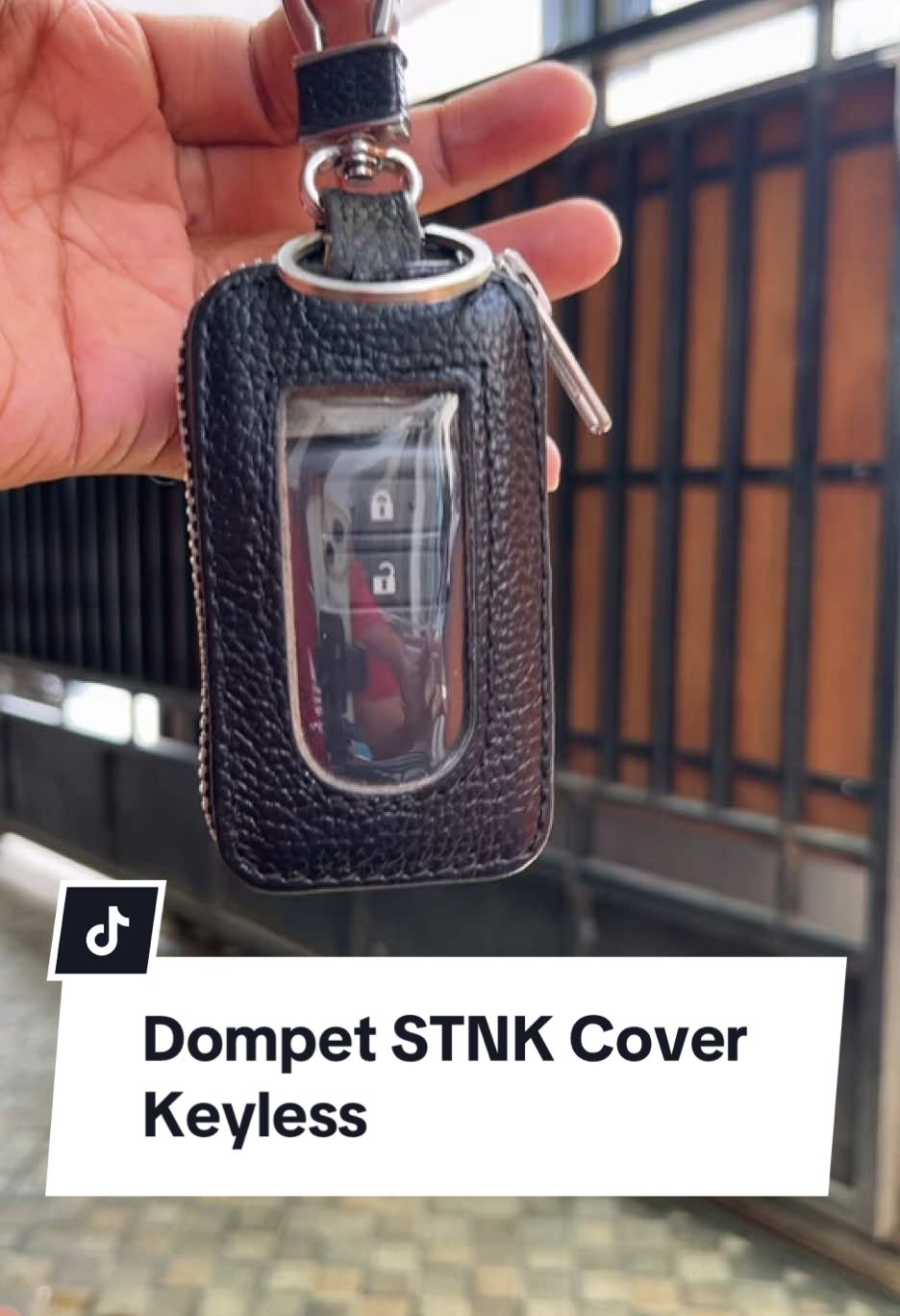 Dompet gantungan kunci stnk cover keyless dan remote mobil dan motor harga murah terbuat dari kulit sapi asli  Dompet kunci keyless ini ada pilihan warna dan logo kendaraan nya #dompetstnk #dompetstnkmobil #dompetkunci #dompetstnkkulit #dompetremotemobil #dompetkeylessmobil 
