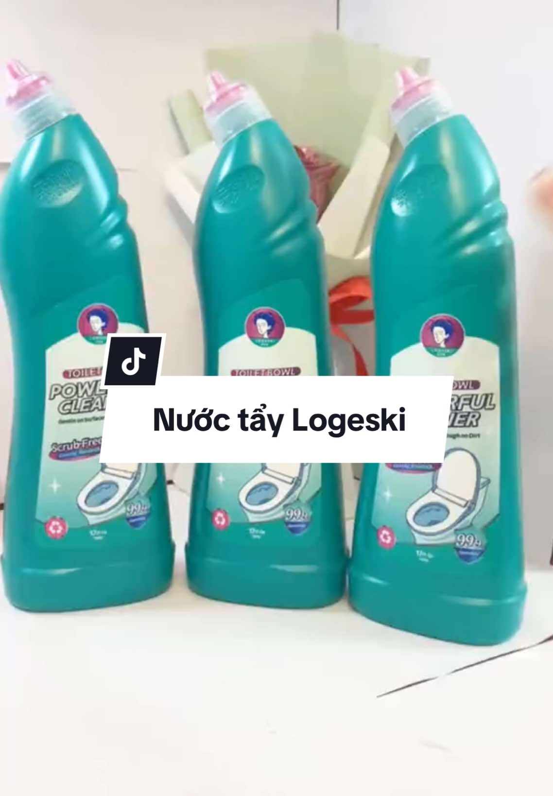 Review nước tẩy bồn cầu mà nhà tui đang dùng#cuocsongthuongngay #logeski 