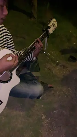 Gitaran sambil ngeblank😵‍💫