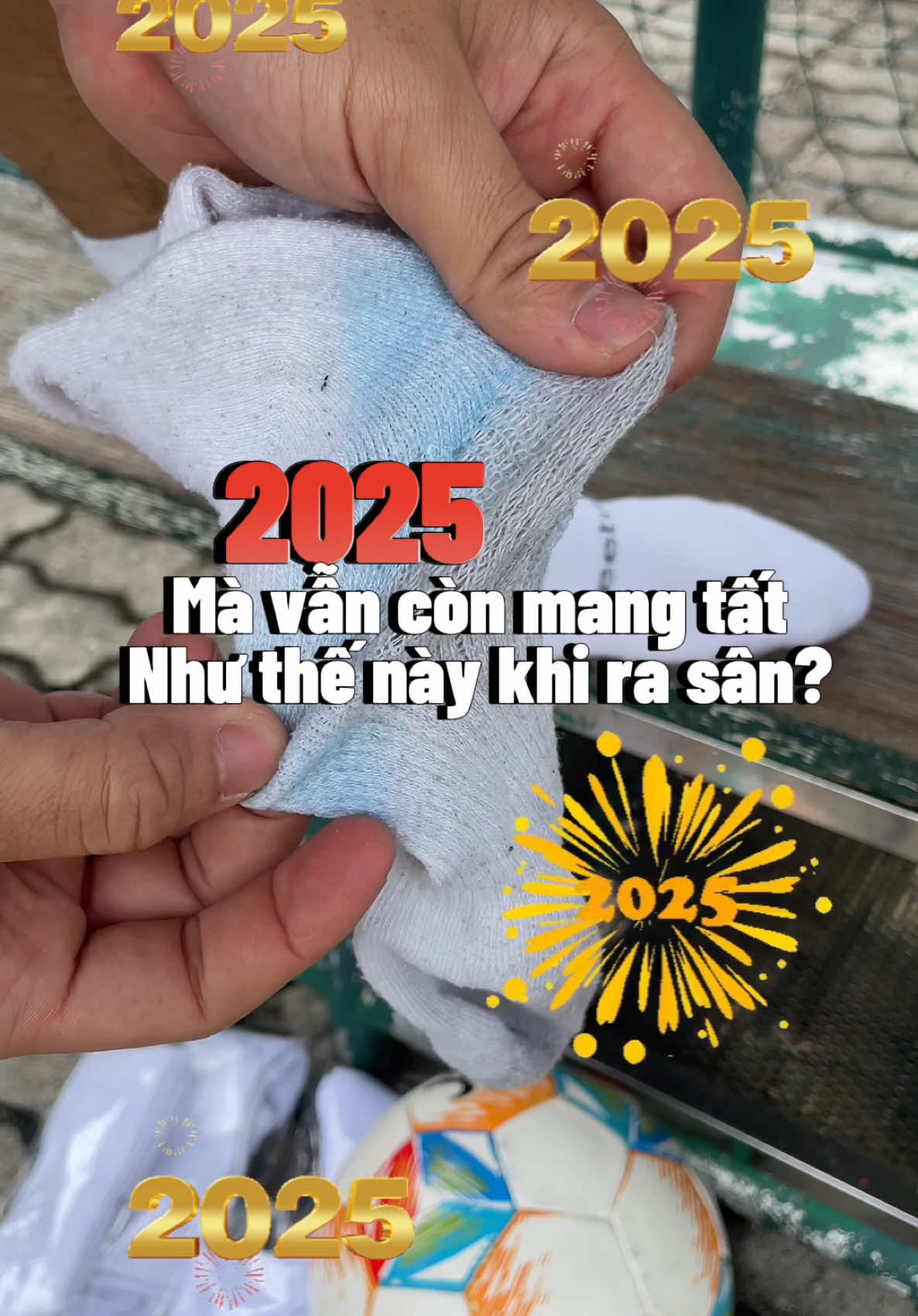 Anh em thường hay sử dụng loại tất nào để ra sân ? #xuhuong #leontiktok #bongda #yeubongda #bongdaphui 