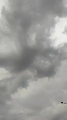#awan #fyp #bahansw #videorandom #kumpulanmentahan #mentahan #fypシ゚viral #sky #katakata #langit #langitaesthetic #mendung #hujan 