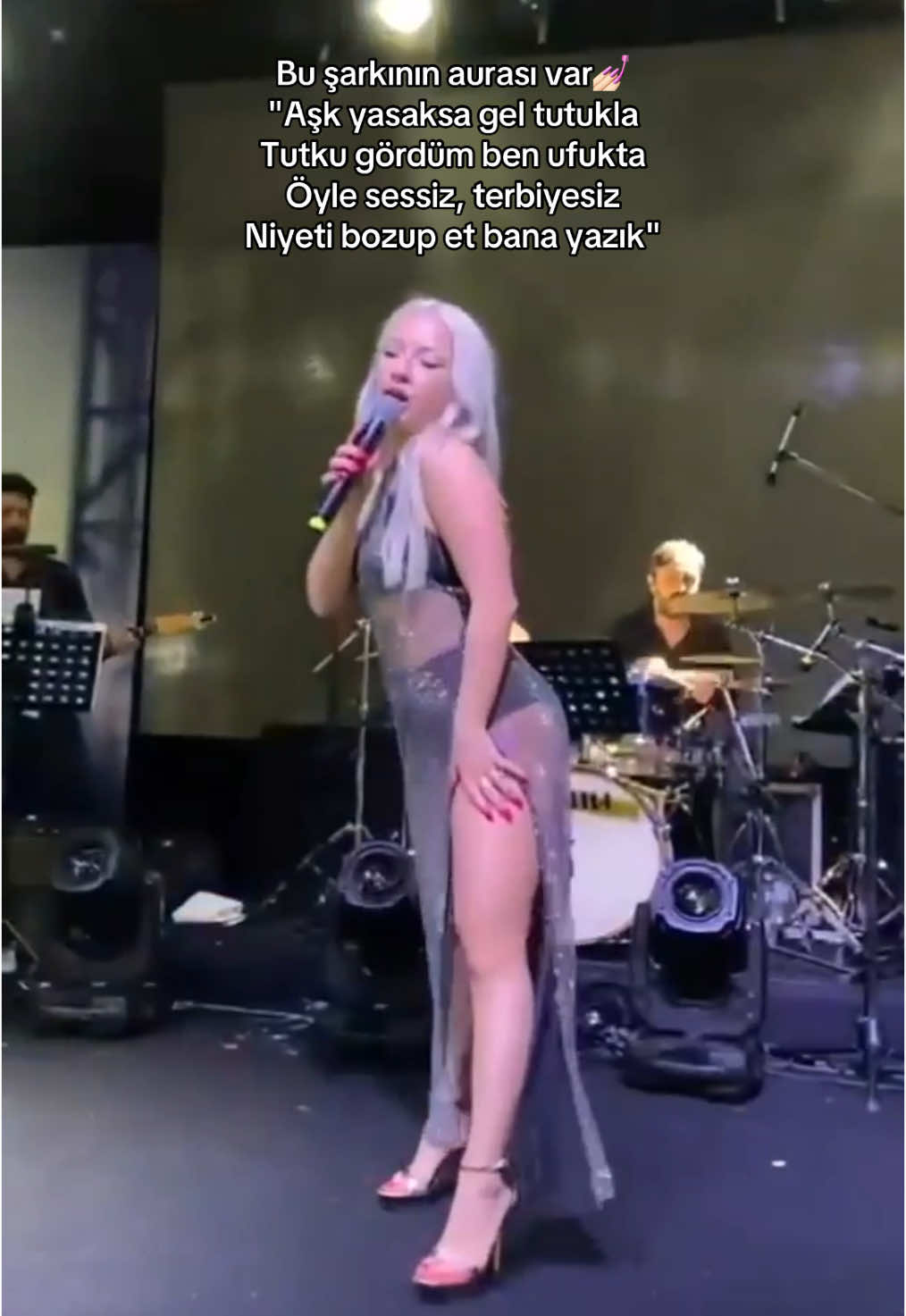 Aşşırı hot bi şarkı❤️‍🔥❤️‍🔥 #eceseckin #eceseçkin #şokoldum #concert #konser #eceseçkinkonseri #sahne #show #viral #viralsong #viralşarkı #trending #akım #dans #dance 