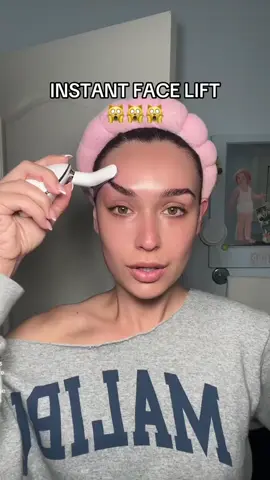 This face lift massage device is literally unmatched🔥🔥🔥 #viralbeautyproducts  #Dailyskincare #faceliftmassage  #creatorsearchinsights 