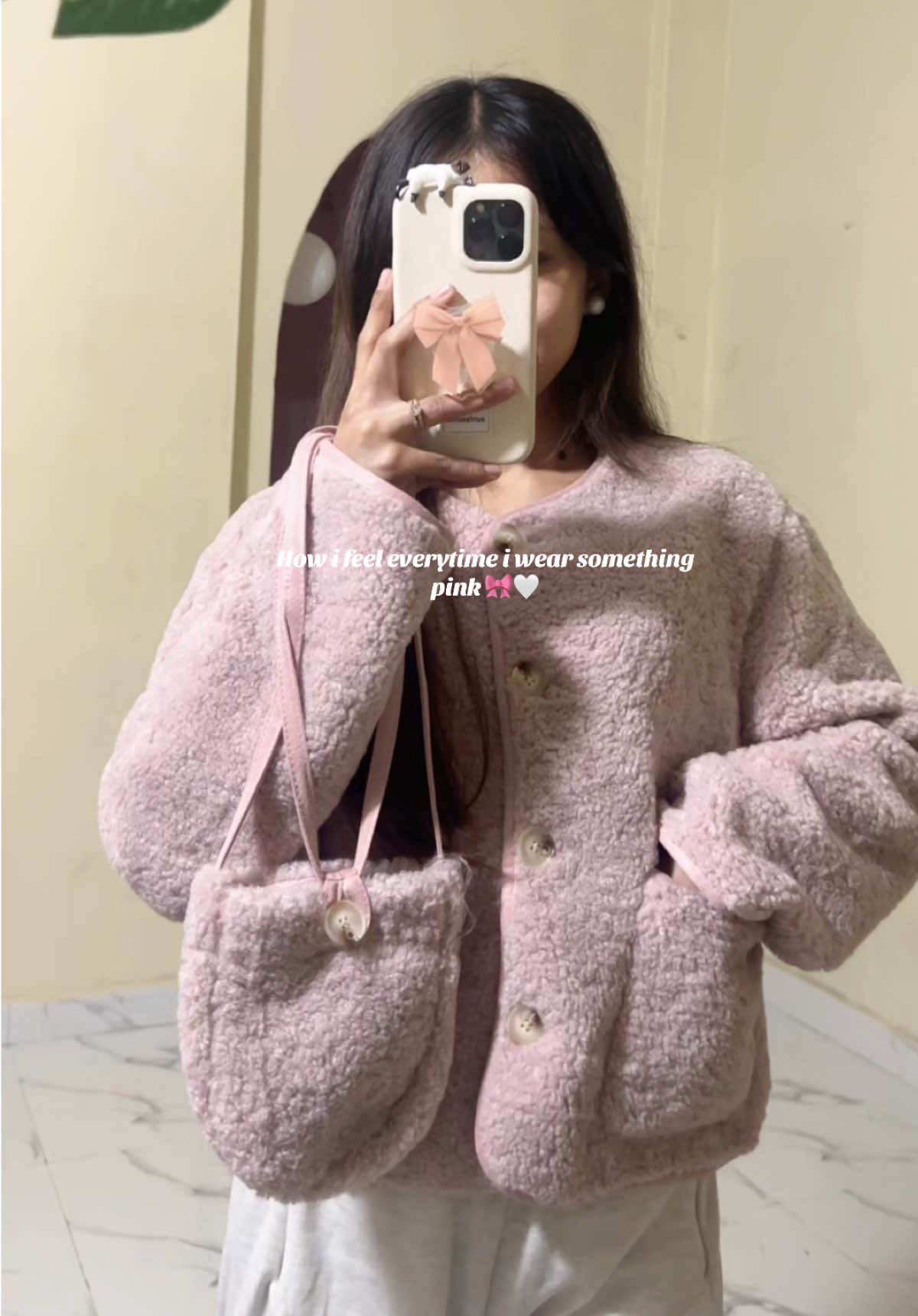 Pink fur jacket with cute side bag 🎀🤍  #pink #🎀 #winteroutfits #OOTD #wintercollection #888therapy___ #winterfashion 