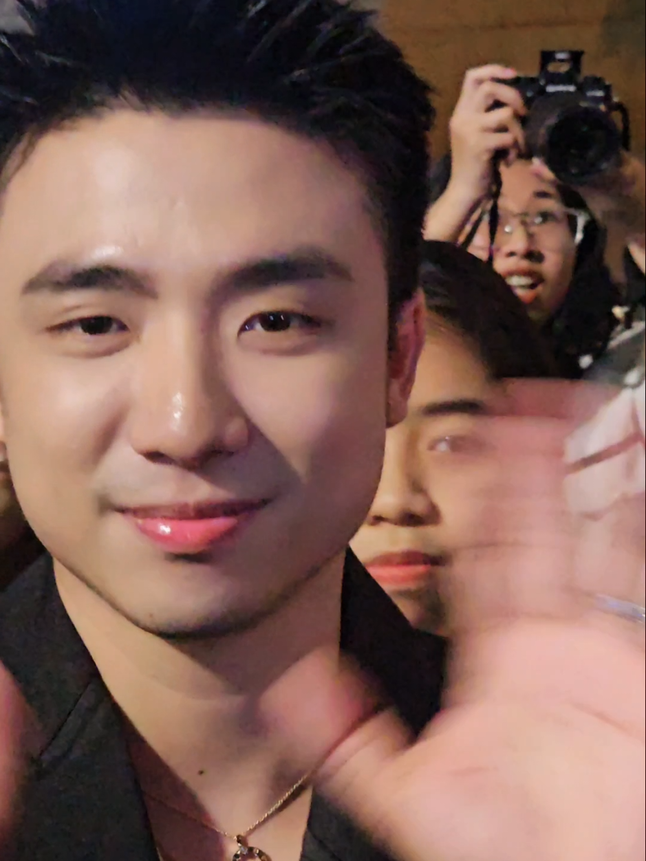 Ngừi ta khều vẫy tay cái hào phóng vẫy cả 2 tay luôn ik chang em bíe 🥹 #ninhanhbui #tungduong #nguyentungduong #nab #amiuoi #ninhduongstory 