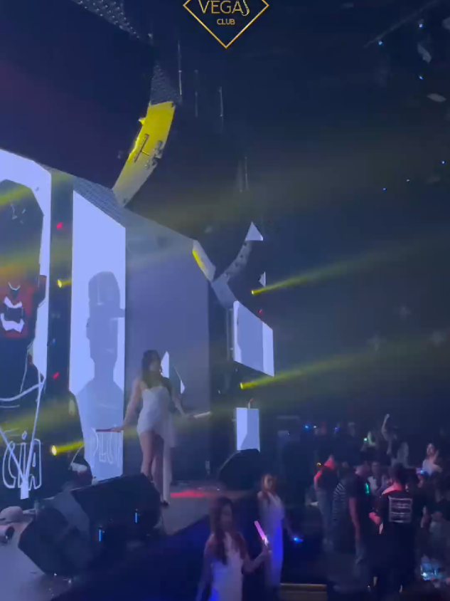 #vegasclubpadang  #padangclubberstv  #TikTokAwardsID  #fyp  #indoclubbing  #partypeople 