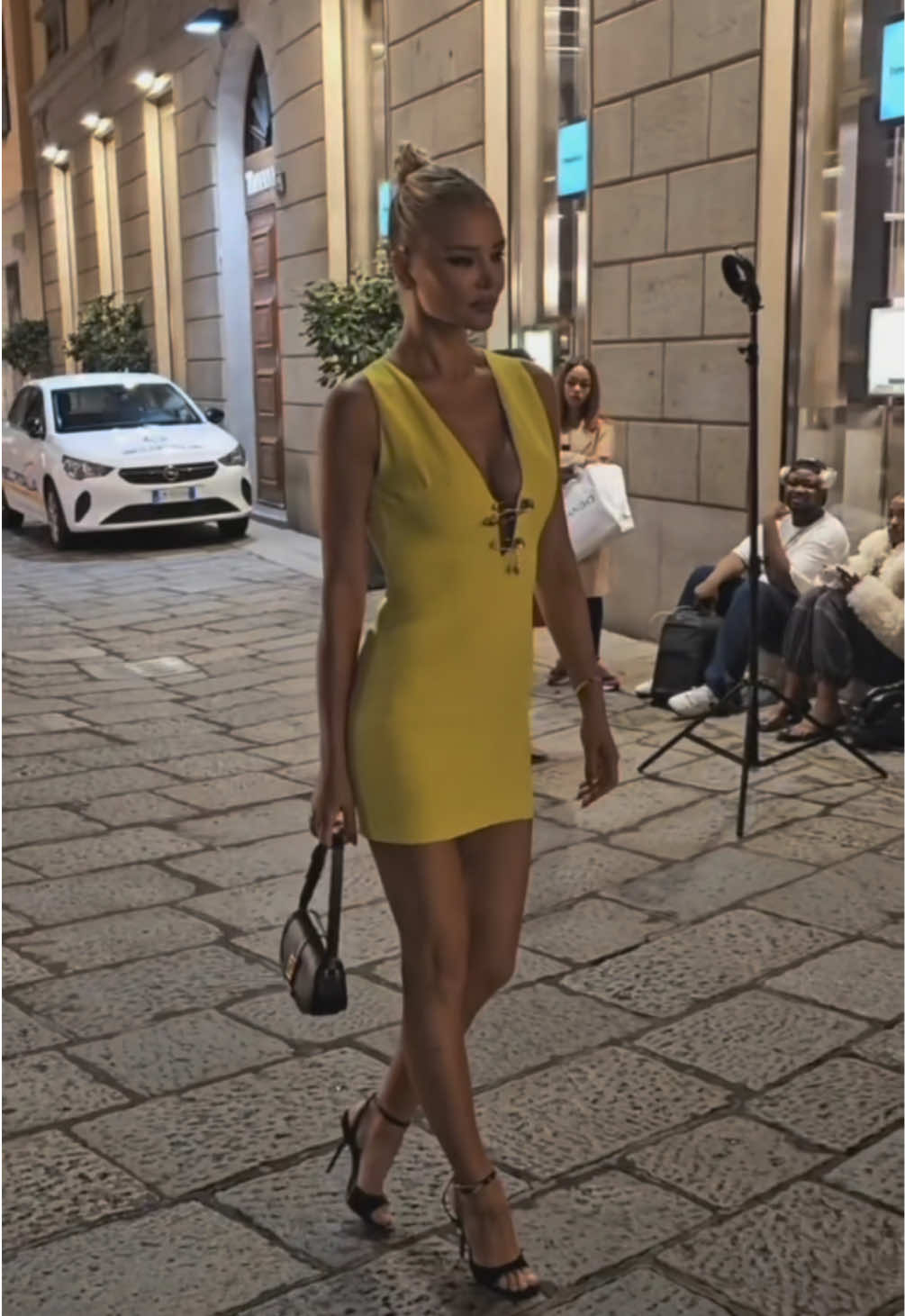 💥Moments at @gigihadid s’ Party 🎉  here is the arrival of the guests #milano #party #gigihadid  #viadellaspiga @Frida Aasen @sofijamilo @MELISSA🤍 @Elisabetta Gregoraci @guestinresidence @Bianca Balti  #models #biancabalti #elisabettagregoraci #fridaaasen #sofijamilosevic #ashleygraham #melissasatta #guestinresidence #guestinresidencegigihadid 