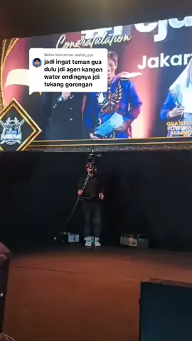 Membalas @awink_earsebenernya bukan profesinya kak tukang parkir, TKI, tukang gorengan,dokter, insinyur dll. namun kembali kepada mindset setiap orang. Alhamdulillah sebaliknya divideo tukang gorengan yang mau berproses akhirnya keluar dari kemisquenan dan berhasil merubah kehidupanya menjadi lebih baik. 👏👏👏👏🇮🇩 #siapapunbisa 