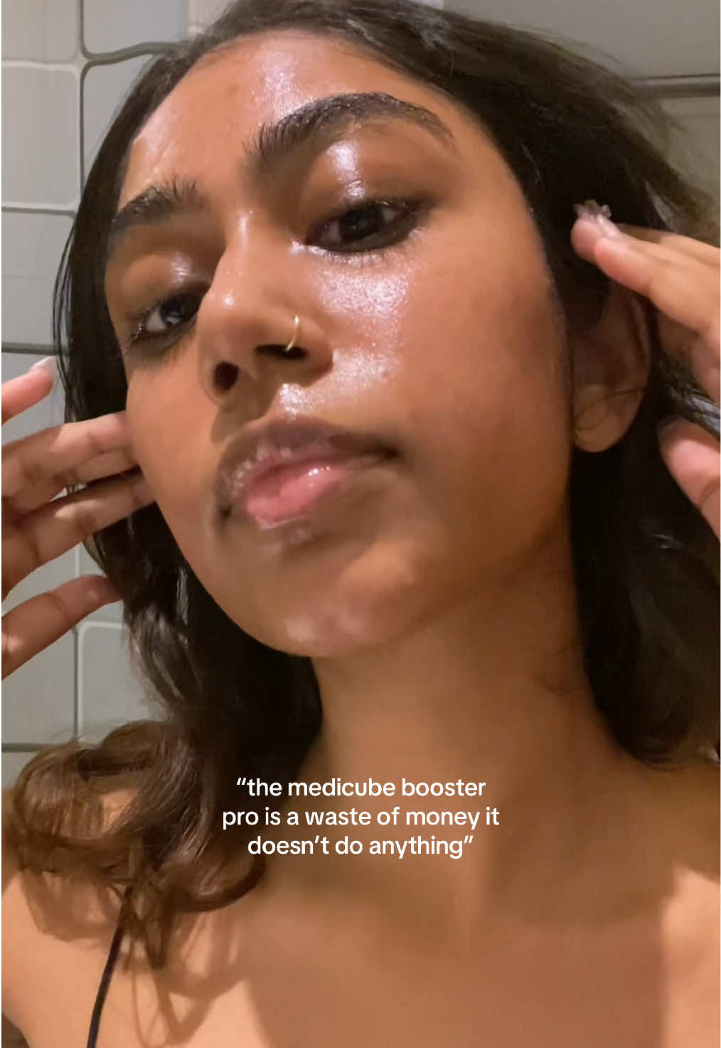 DAYUMMMMM they weren’t joking when they said your skin will look + feel different after 2weeks of consistently using it 🙂‍↕️ my skin is GORGEOUS 🤌🤌🤌 #skincare #koreanskincare #skincaredevice #skincaretips #kbeauty #BeautyTok 