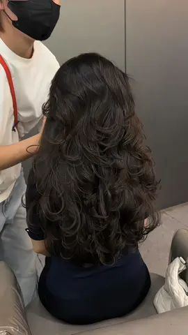 Kiểu uốn dễ xài dễ sử dụng nhất quả đất!vừa trẻ vừa sang là đây chứ đâu!bài cắt uốn buông lơi triệu đô đây chứ đâu!