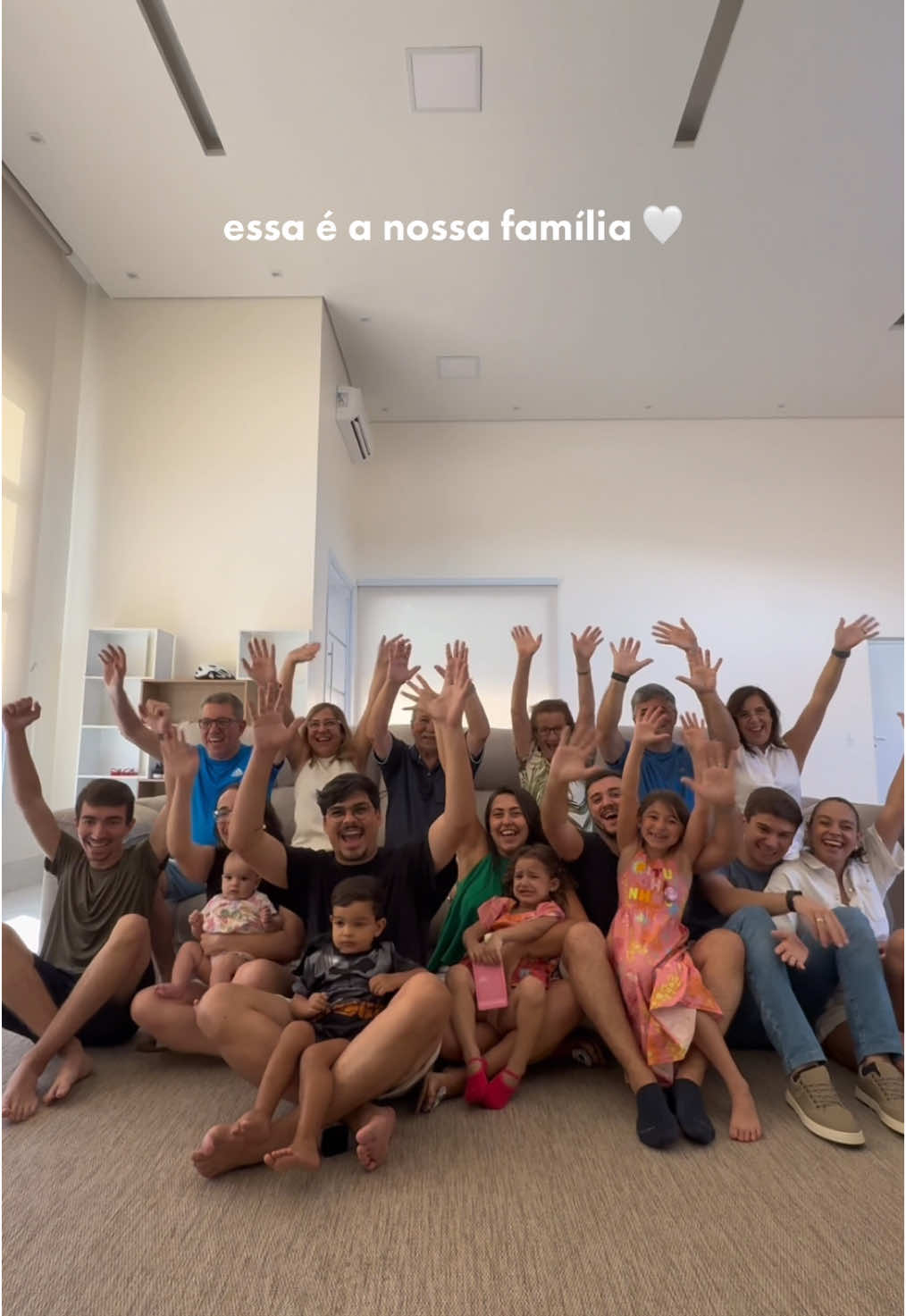 Tudo começou porque a Madalena e o Carlos se conheceram em um ponto de ônibus… e hoje essa é a nossa família 🥹❤️ #gerações #familia #trend #fyp