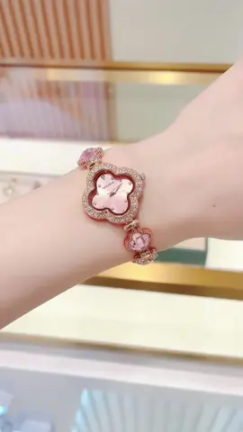 นาฬิกากันน้ำ four-leaf clover สวยๆ ชอบมั้ย?#ดู #เครื่องประดับ 
