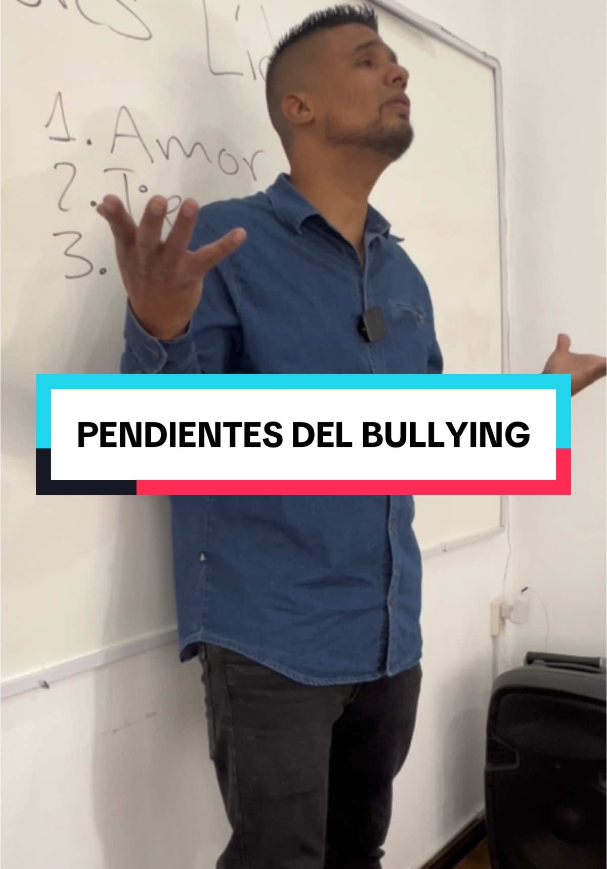Como padres debemos estar atentos del bullying que sufren nuestros hijos en el colegio 🧐🎤 . . #escuelaparapadres #escueladepadres #familia #educación #bullying 