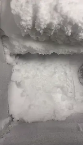 soft white freezer frost ice eating . #1heartice #2heartice #ice #asmr #icelover #viral #iceeatingasmr #iceeatingsound #fyp #iceeatingvideos #iceeating #freezerfrosteating #freezerfrost #whiteiceeating #whiteice #softice #softiceeating #fluffyice #powderyice 
