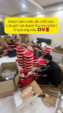 Lên mẫu không quá nửa tiếng khách cũ chốt luôn 1,5k set giỏ quà tết .nhà em không đẩy chứ bắt đầu đẩy là sỉ của e chỉ việc yên tâm đăng là bán thôi ạ #setquatetvip #tuyensiletoanquoc #quatangdoanhnghiep #quatet2025 #hottrend 