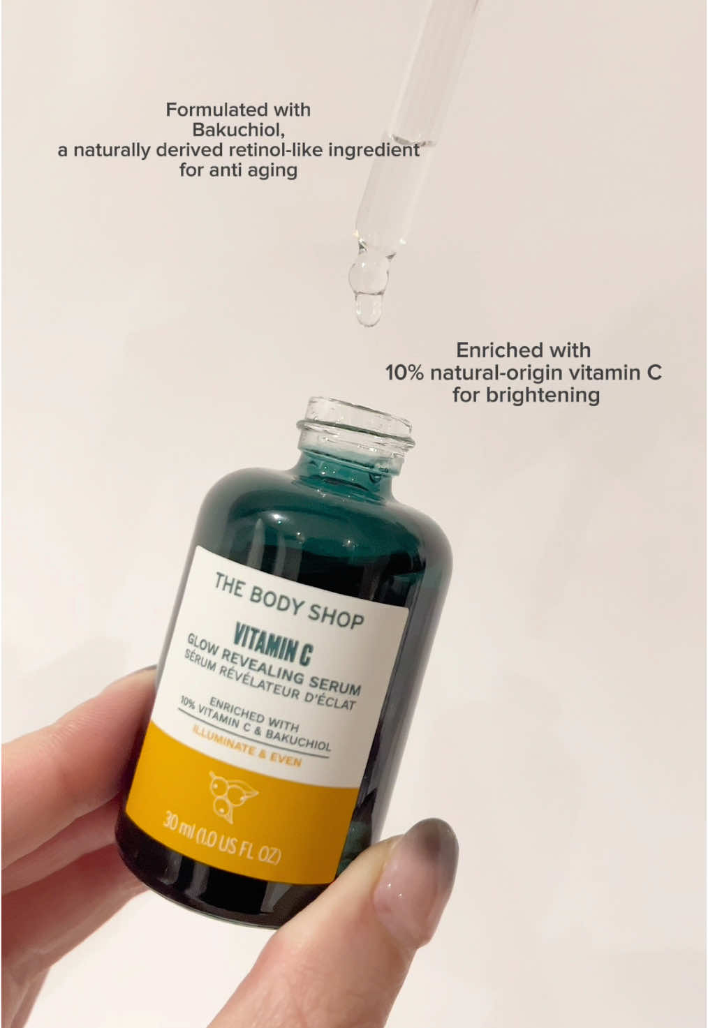 Obsessed with the glow this gives! My skin feels so smooth and bright thanks to The Body Shop’s Vitamin C serum. Definitely a new fave! @thebodyshop   . . . #vitamincserum #brightening #kbeauty #kskincare #antiagingskincare #bakuchiol 