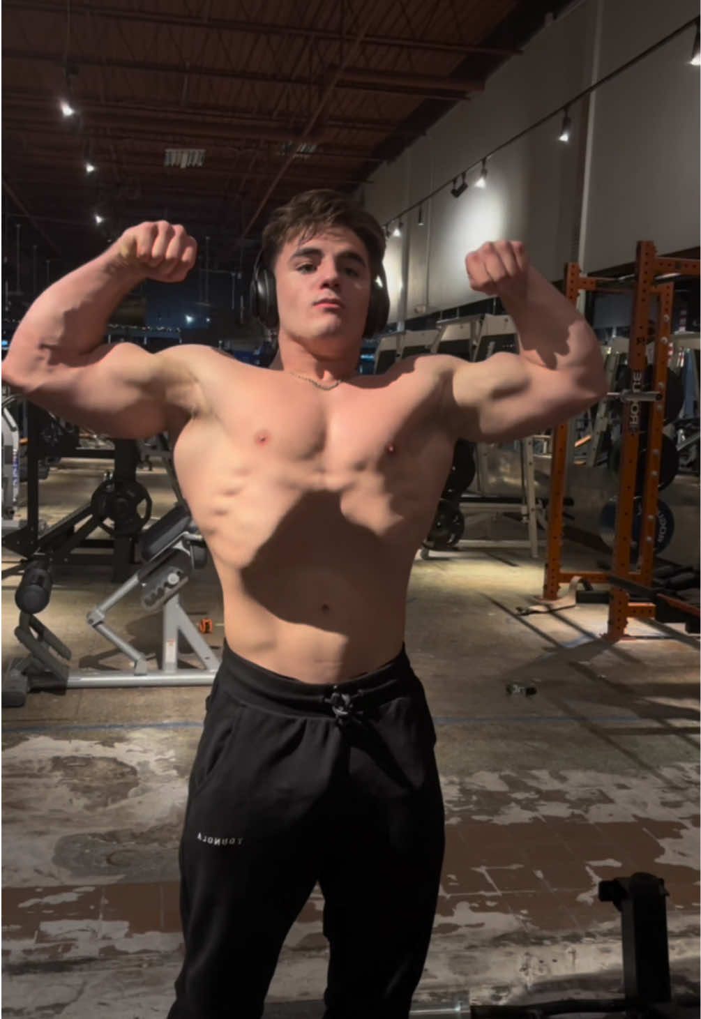 Don’t cop if your not aesthetic 😶‍🌫️ #aesthetic #Fitness #gymmotivation #GymTok #youngla #compression #batmancompression 