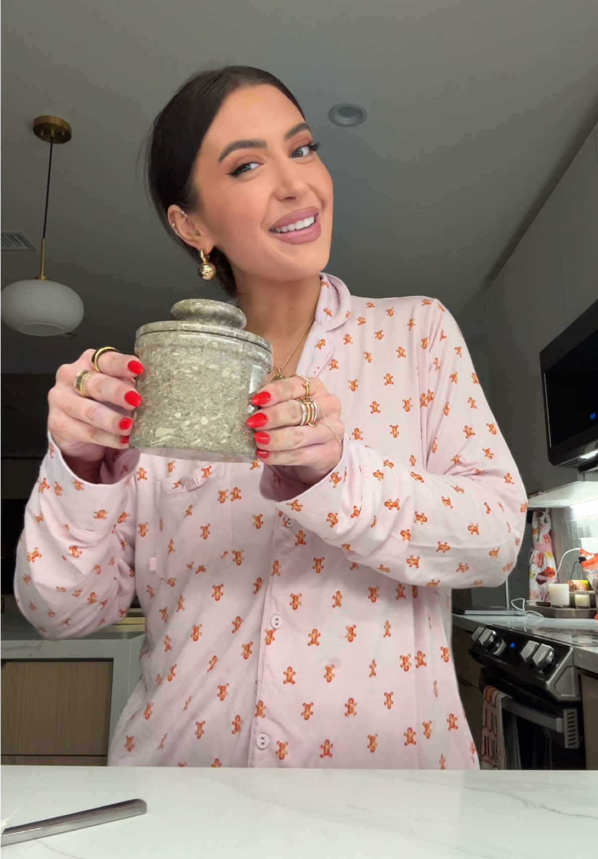 How cute is my new butter bell!!! 🧈🔔 #butter #homeadebutter #buttercream #butterbell #amazonfinds #amazonmusthaves #KitchenHacks #kitchengadgets #marthastewart 