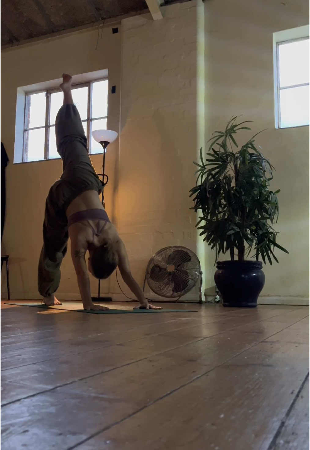 Come with me to a yoga and sound bath retreat @kasayoga444 on ig🧘🏼‍♀️🌀 #yoga #mindfulness #soundbath #yogaflow 