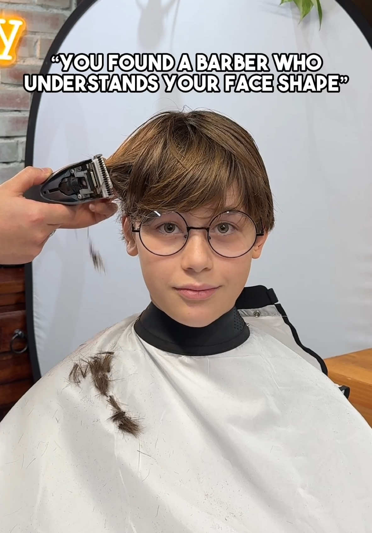 Textured Fringe X Low Taper USE LINK IN BIO TO BOOK AN APPOINTMENT 📍Vancouver Canada #taper #lowtaper #blowouttaper #haircut#haircuttransformation #menshair #menshaircut #middlepart#vancouver #vancouverbarber #barber #mullet #texturedfringe #midtaper #middlepart #middlepart 