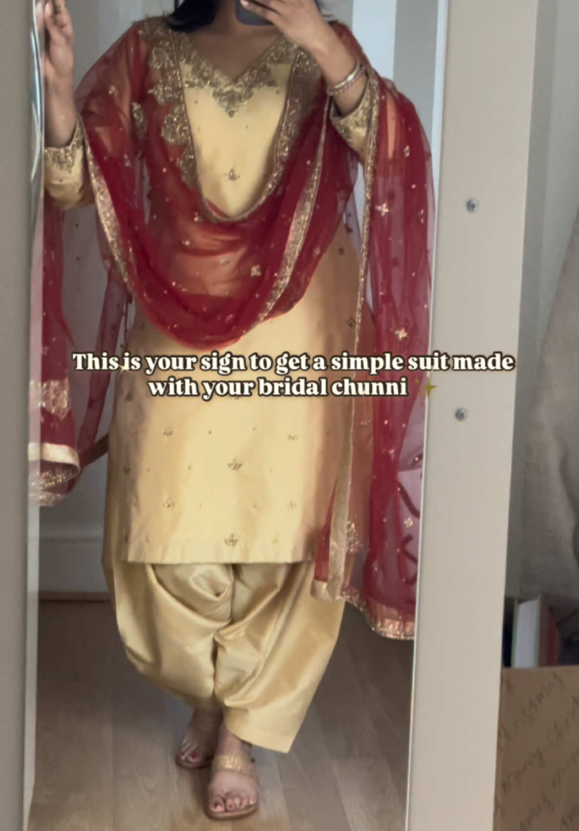 This feels so special and nostalgic ♥️ #simple #bridal #wedding #chunni #dupatta #classy #restyling #simplesuit #salwarkameez #indian #punjab #bridaloutfit #makeupartist #mua #westlondonmakeupandhair #southasian #southasianfashion #fashion #hairandmakeup #indian #bridalmakeup #makeupartistsworldwide #grwm #dressup #classygirl 