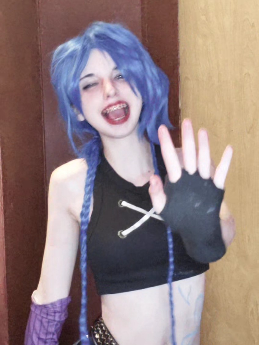 WAIT im coming undone 😼😝 #arcane #arcanejinx #arcanecosplay #jinx #jinxcosplay 