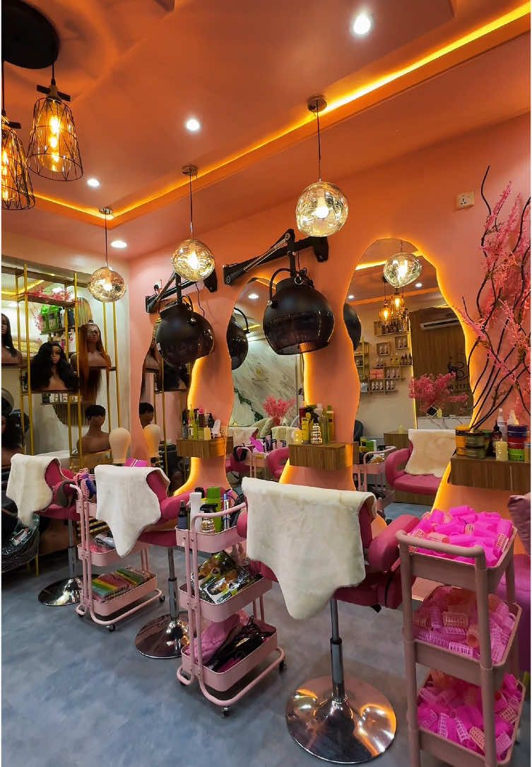 The newest beauty salon in kumasi is at Dichemso opposite the old Insurance junction. Its given classy and aesthetically pleasing. They offer a wide range of services from manicure , pedicure, braids, wigs installations etc….. call 0547914402 @𝙿𝚛𝚎𝚝𝚝𝚢 𝚍𝚒𝚟𝚊 🌸 