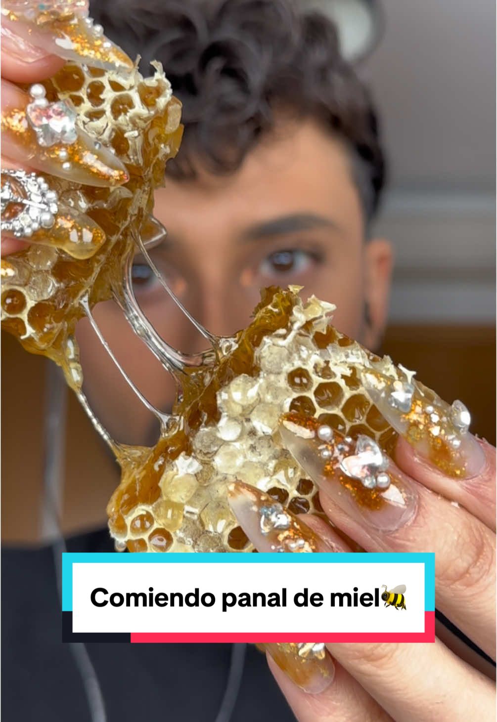 ASMR Comiendo panal de miel CRUDO🍯🐝 Panal de: @Gimiele Miel Artesanal  #honeycomb #rawhoneycomb #asmrhoneycomb #asmrhoney #asmrmukbang #eatingrawhoneycomb #eatinghoneycomb #mukbanghoneycomb #panaldemiel #asmrmiel #honeycombmukbang #asmreating #eatingshow #eatingasmr 