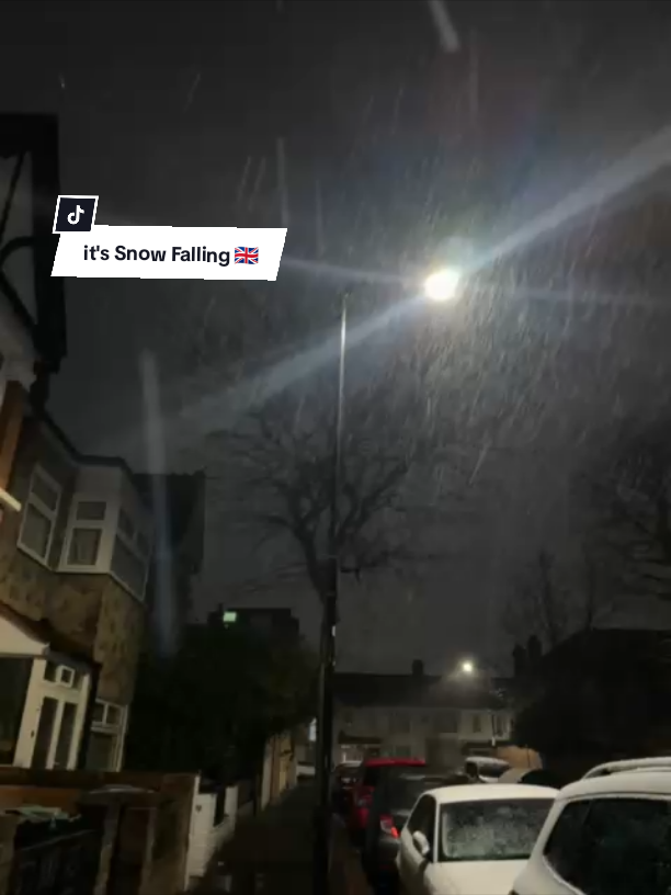 snow Falling 2025🇬🇧 #snow #snowfalling #snowfalling🥶🌧 #snowfalling2025 #morelike #moreveiws #morefollowers💖 #moreviewsplss #1m #islamabad #rawalpindi #mirpur_ajk #chakswari_ajk #pakistan #unitedkingdom #uk #snowfalling 