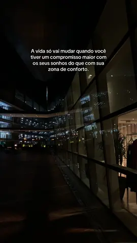 A vida dos sonhos está ao alcance de quem decide arriscar. E, você está disposto a arriscar tudo pelo que acredita?  #foryou #reflexão #frasesmotivadoras #mentalidadedesucesso #foconoobjetivo 