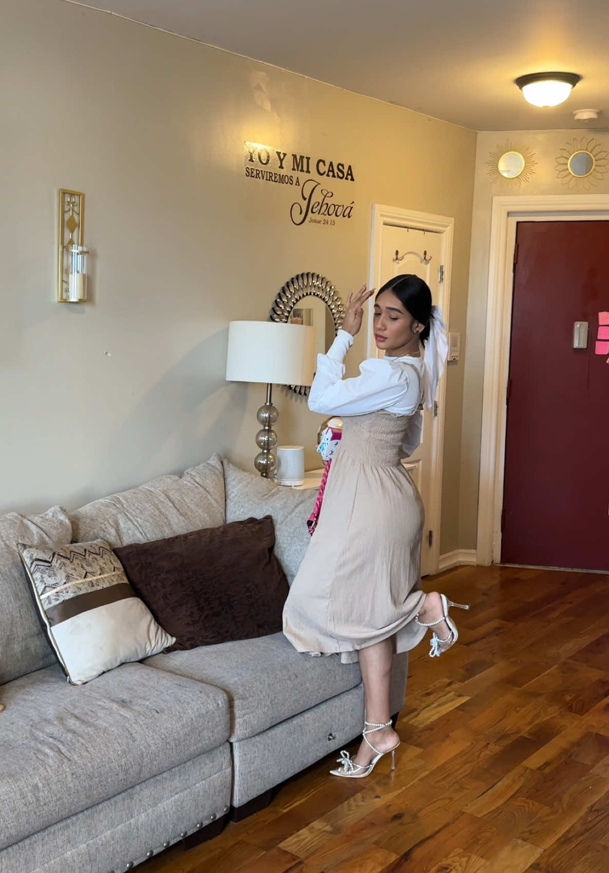 Primer GRWM 2025 🤍🎉 #chicacristiana #outfitideas #modestfashion #churchoutfits #cristiana #outfit #visteteconmigo #modacristiana #modaentiktok #outfitinspo #hagamosviralajesus #christiangirl #outfitinspiration #cristianastiktok #christiangirl #fypage #church 